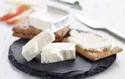 Appealing white cheese with low protein
